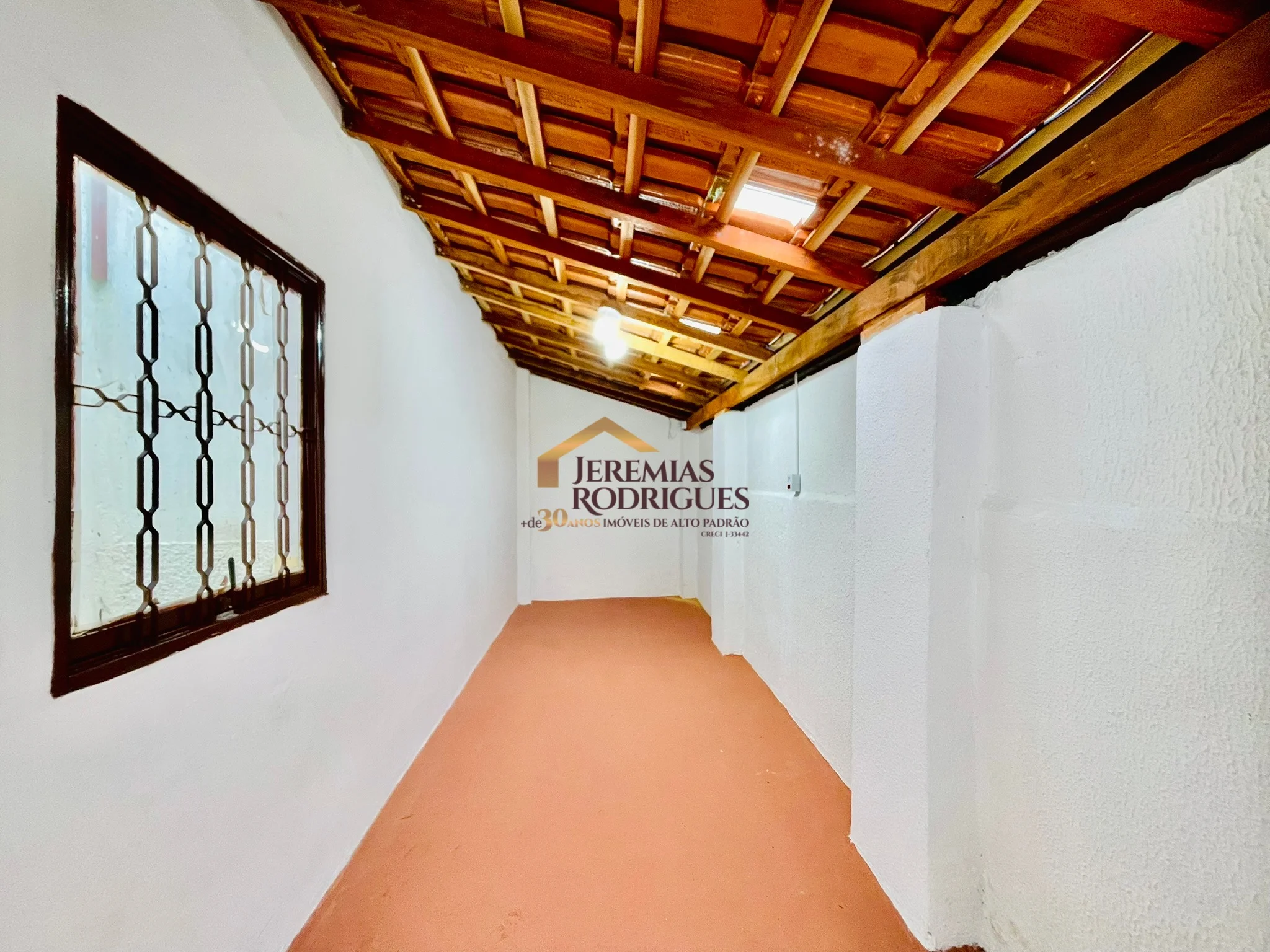 Casa para locação com estrutura para ponto comercial no Centro de Pindamonhangaba/SP. — foto 26