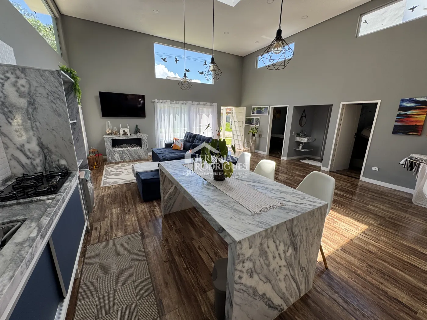 Casa à venda com 3 suítes no Condomínio Capitanias em Ubatuba/SP.