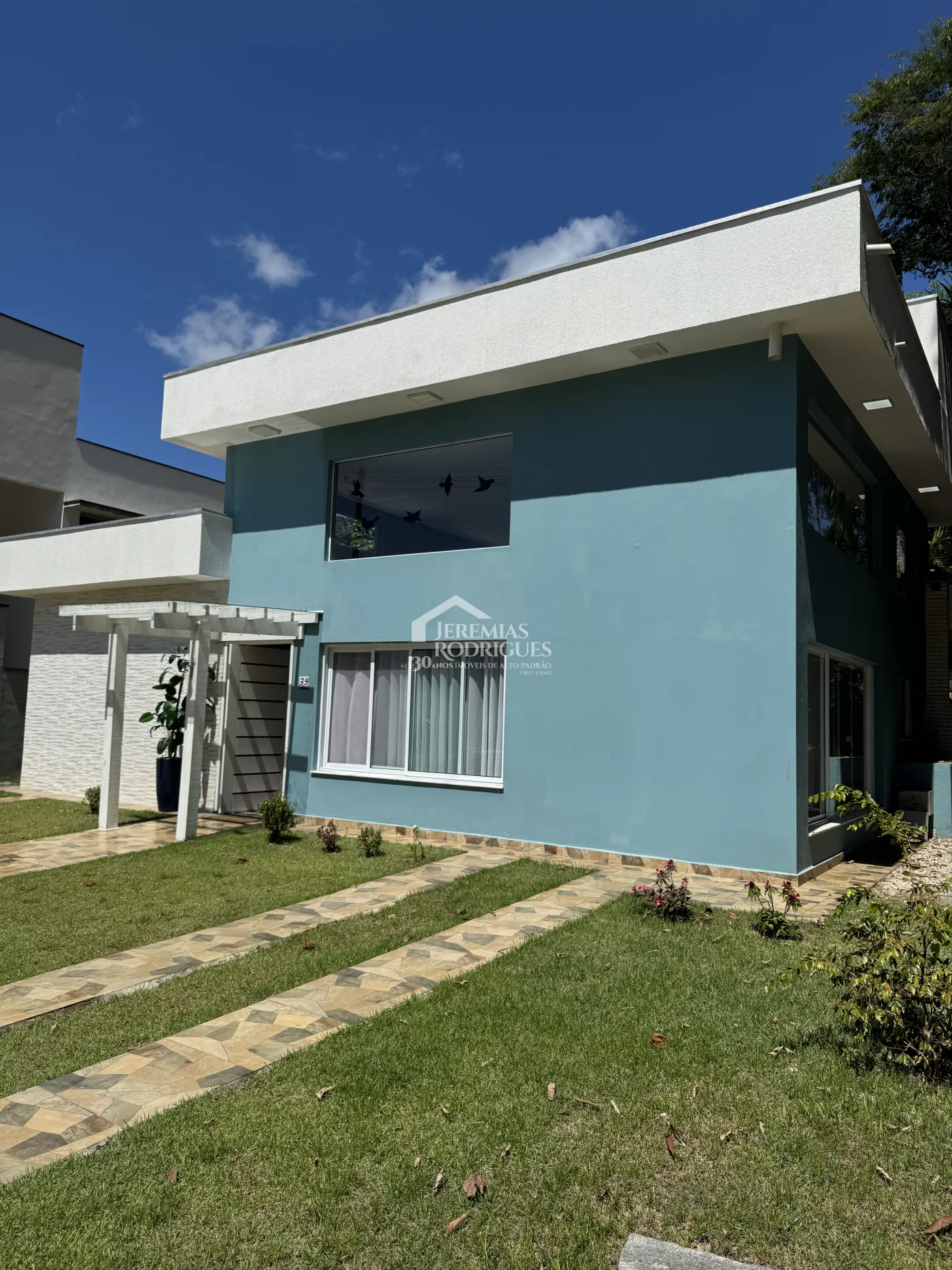 Casa à venda com 3 suítes no Condomínio Capitanias em Ubatuba/SP.