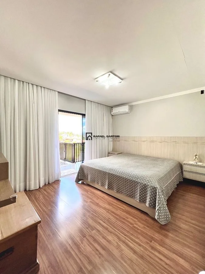 CASA COM 03 QUARTOS NO INICIO DE GUARAMIRIM