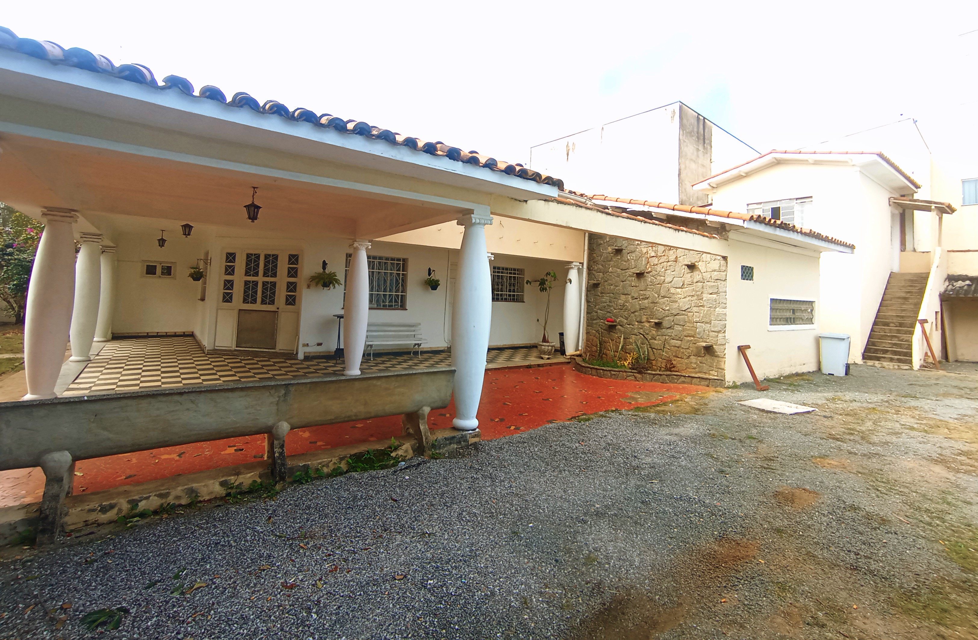 Casa à venda com 3 dormitórios no Centro em Pindamonhangaba/SP.