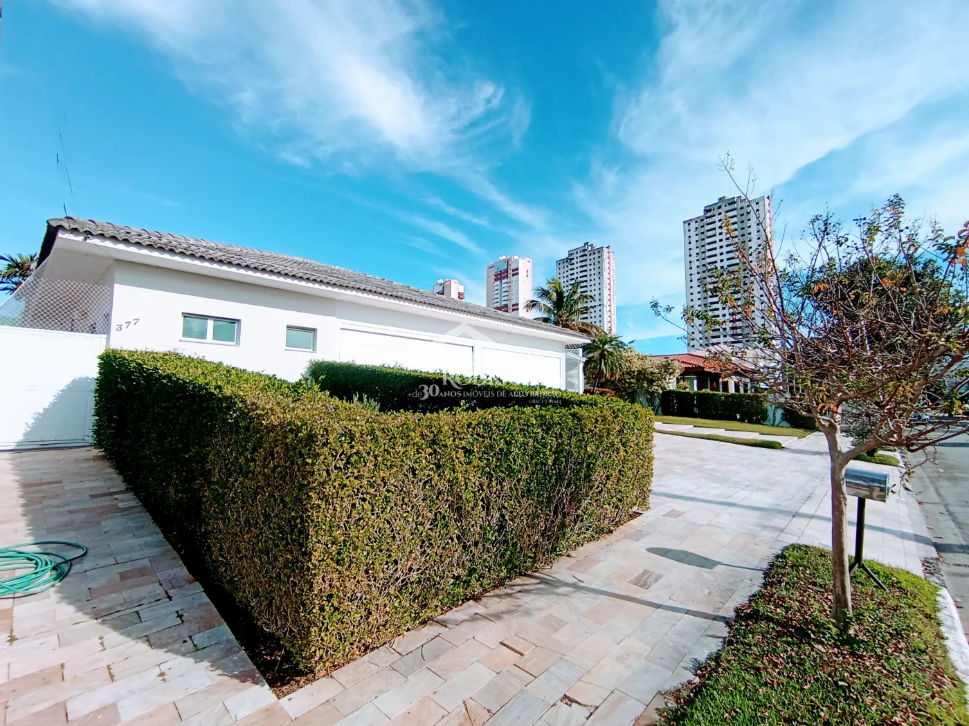 Casa à venda com 4 dormitórios no Condomínio Taubaté Village em Taubaté/SP.