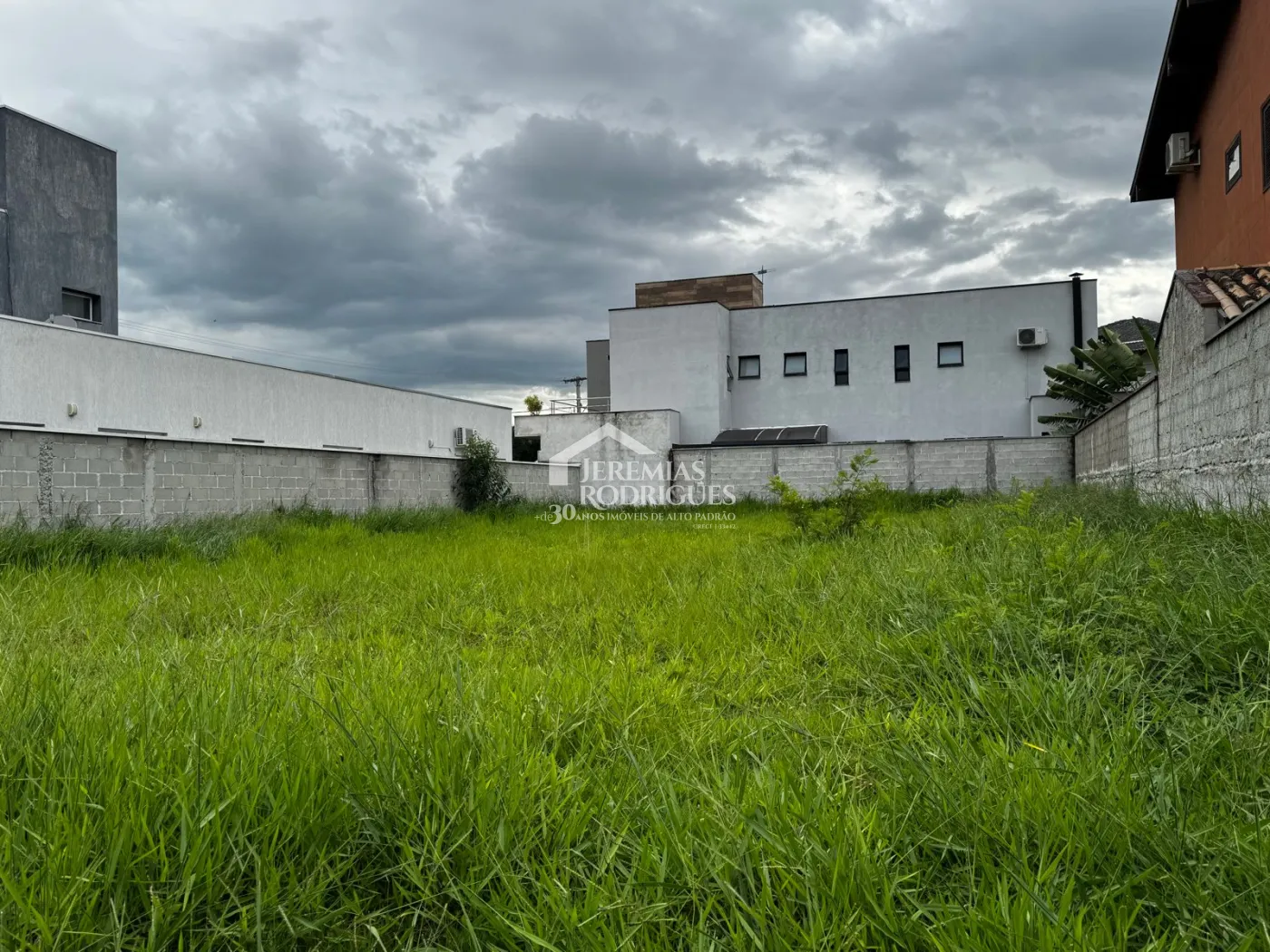 Terreno com 450 m² - Condomínio Real Ville - Pindamonhangaba/SP.