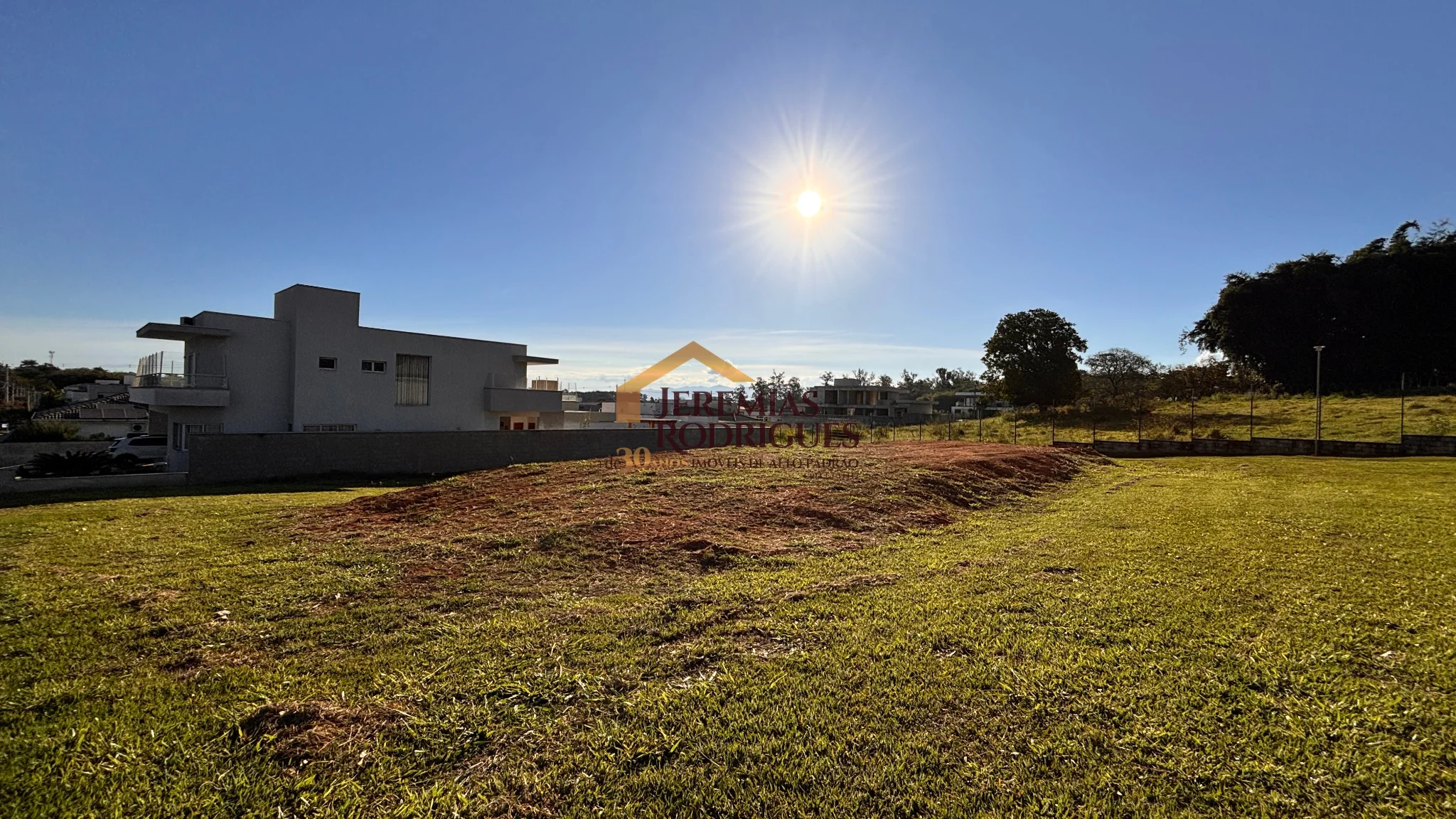 Terreno à venda no Condomínio Reserva Bonsucesso em Pindamonhangaba/SP.