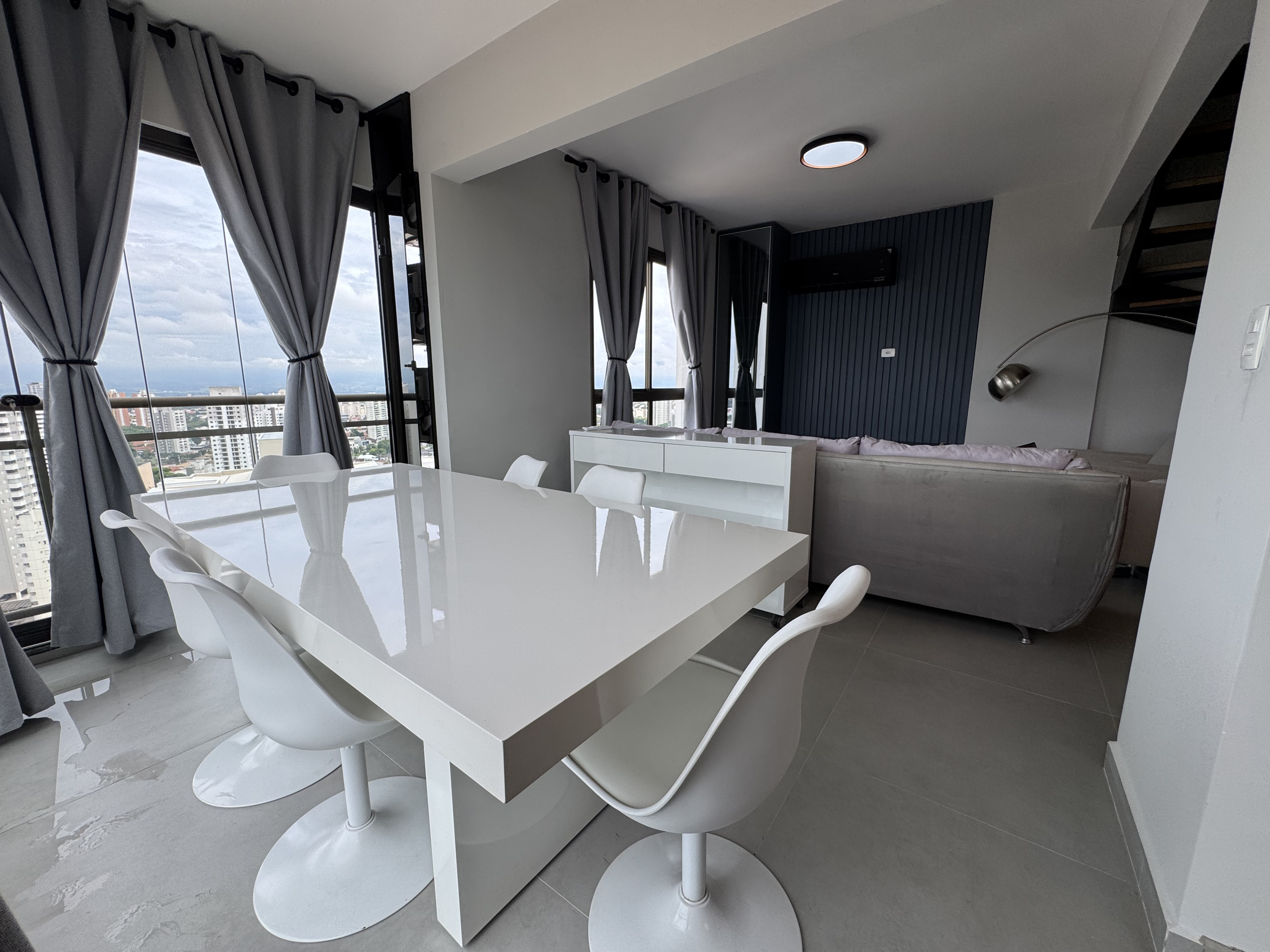 Apartamento triplex para venda e locação com 3 dormitórios, 119 m² no Edifício Jabuticabeiras em Taubaté/SP.