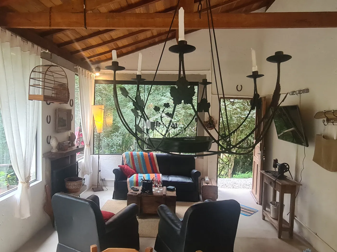 Chácara à venda com 400 m² no bairro Santa Cruz em Santo Antônio do Pinhal/SP.