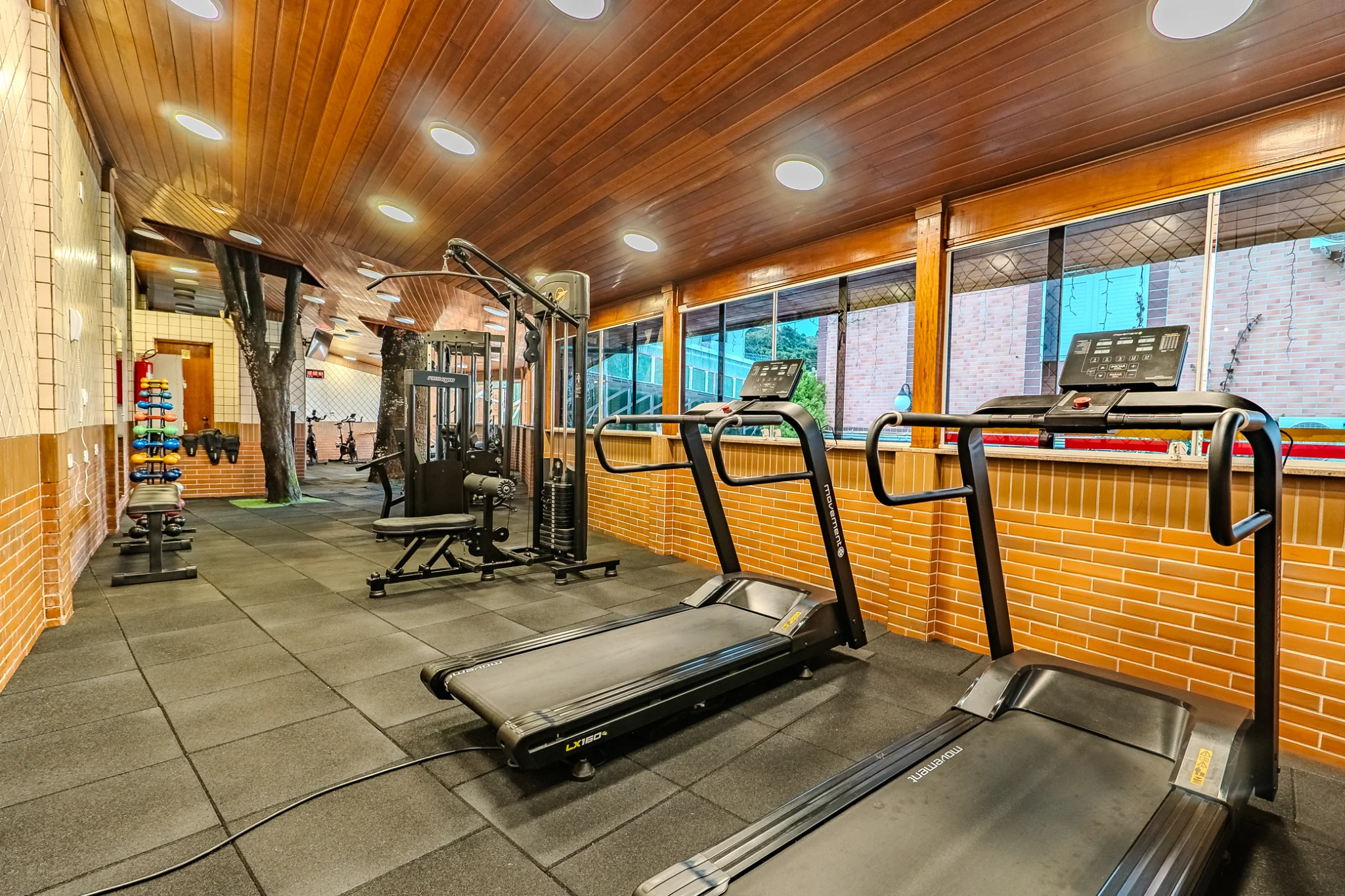 Hotel à venda com 53 apartamentos no Capivari em Campos do Jordão/SP. 