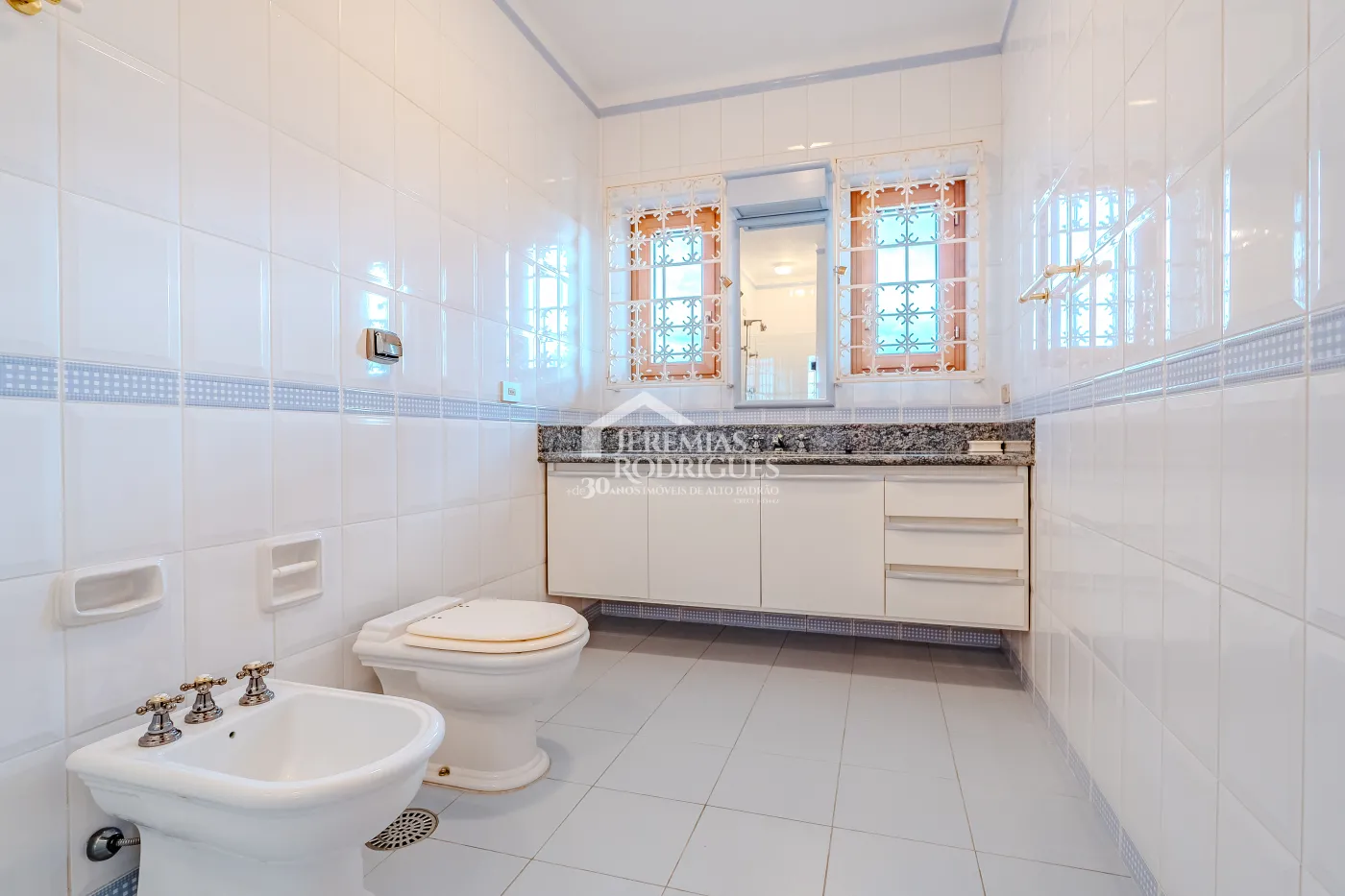 Casa com 4 suítes, 670 m² - Alto do Capivari - Campos do Jordão/SP.