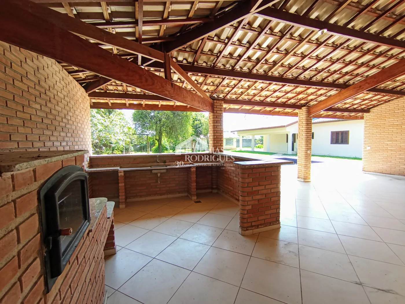 Chácara para locação com 4 dormitórios no bairro Jardim Carlota em Moreira Cesar/SP