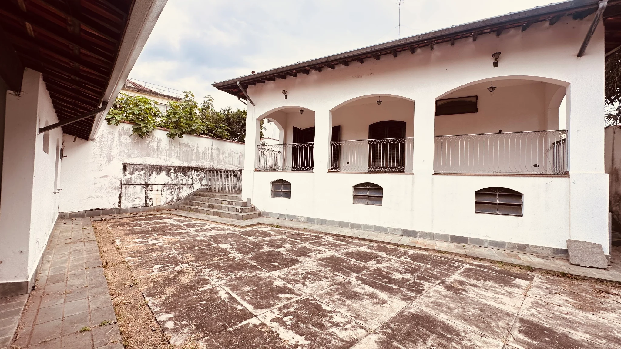 Casa com 3 suítes para venda e locação no bairro Jardim Boa Vista em Pindamonhangaba/SP 