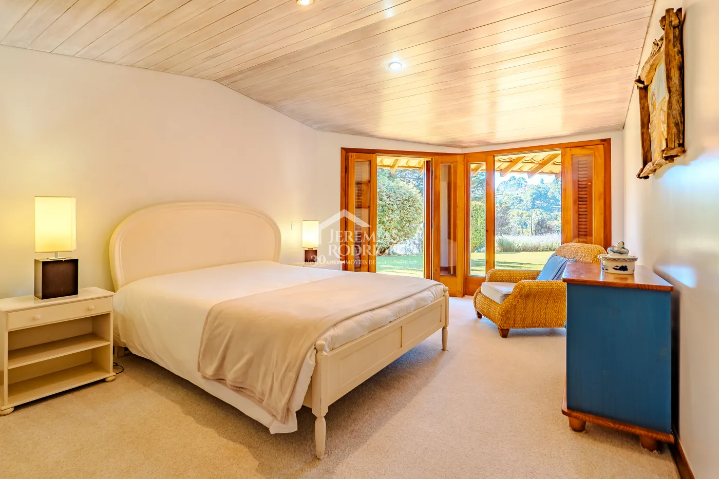 Mansão à venda com 7 suítes no Condomínio Vila Simonsen em Campos do Jordão/SP.