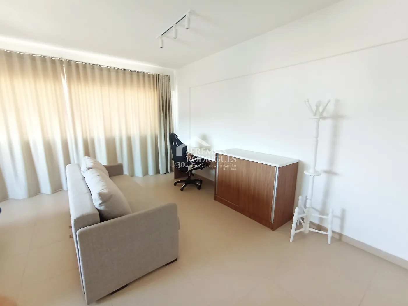 Flat para locação, 55 m² no Condomínio Residencial Lofts Arts Design em Taubaté/SP.