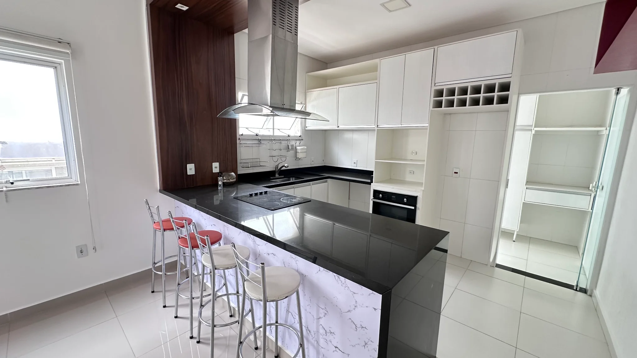 Casa para locação e venda no Condomínio Reserva dos Lagos em Pindamonhangaba/SP.