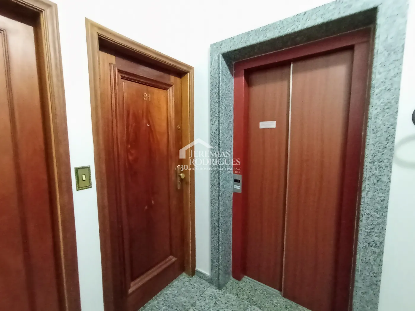 Apartamento para venda com 2 suítes no Edifício Rosa Abirached em Taubaté/SP