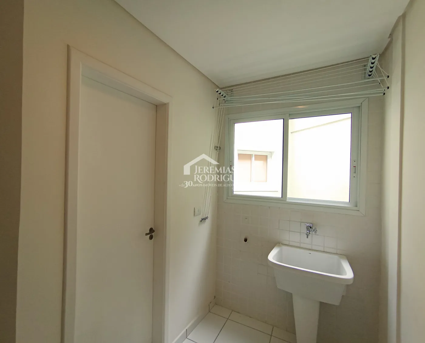 Apartamento duplex à venda com 4 suítes, 401 m² no Condomínio Chateau D Amboise em Campos do Jordão/SP.