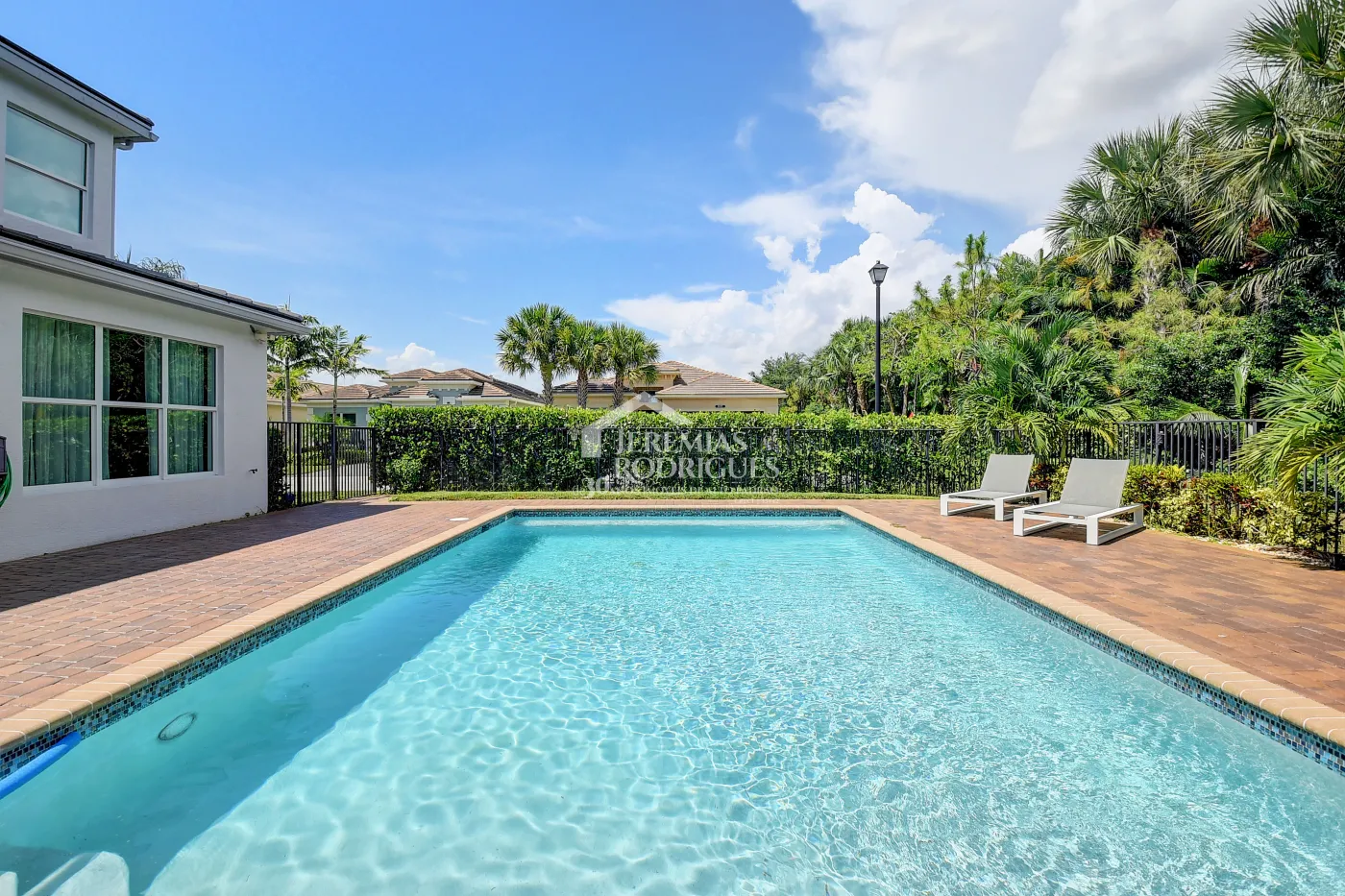 Casa com 4 dormitórios - Condomínio Dakota - Miami/ Flórida