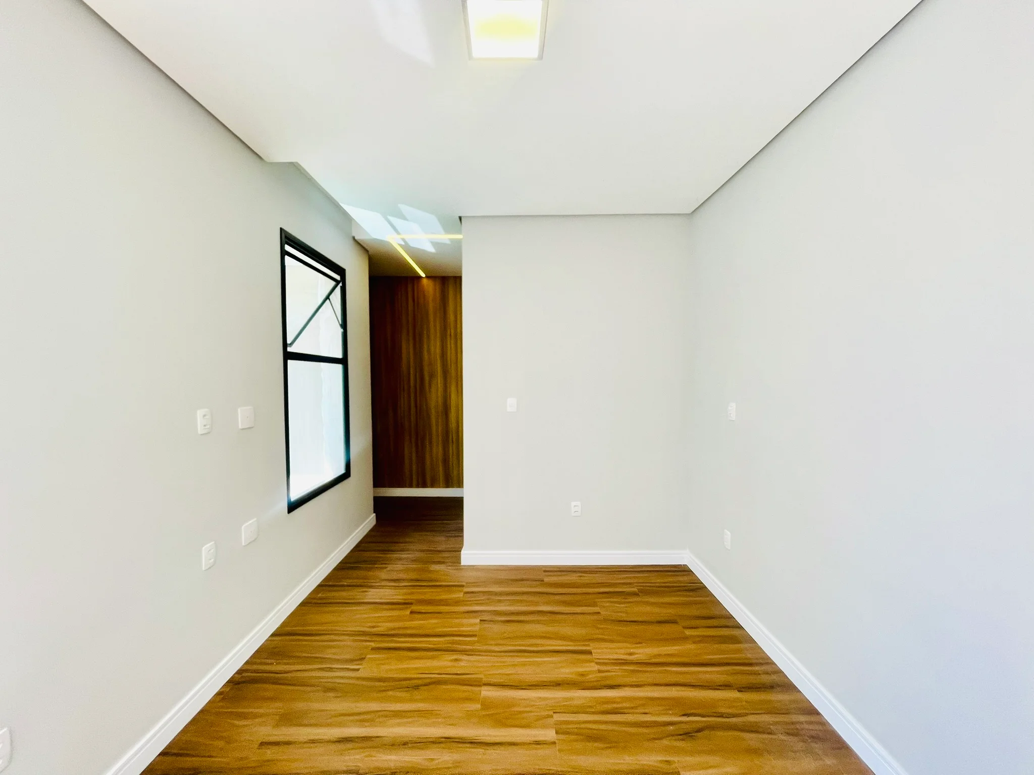 Casa para venda e locação com 3 dormitórios no Condomínio Terras do Vale em Caçapava/SP. 