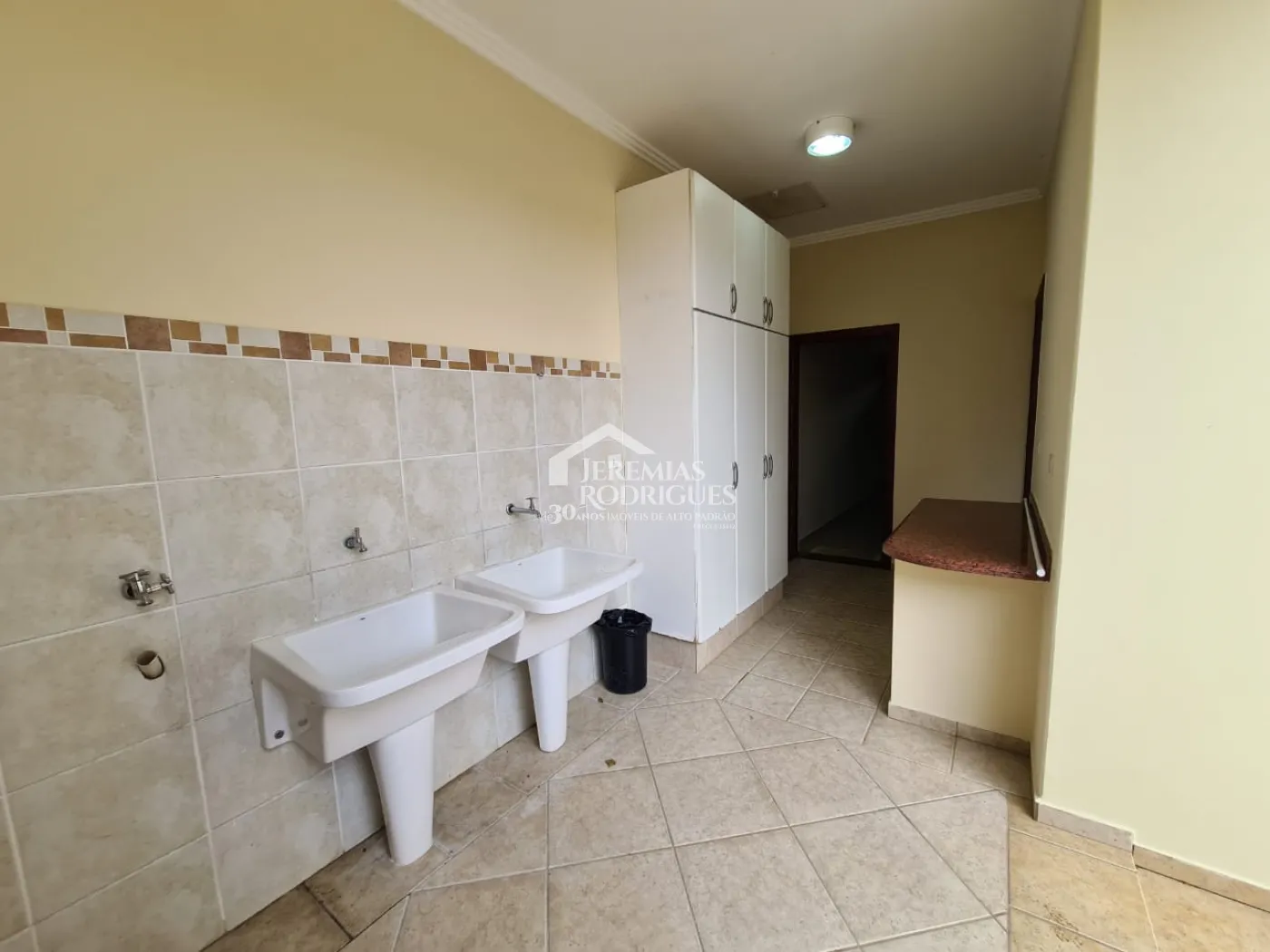 Casa com 3 dormitórios, 344 m² - Loteamento Village Tremembé - Tremembé/SP.