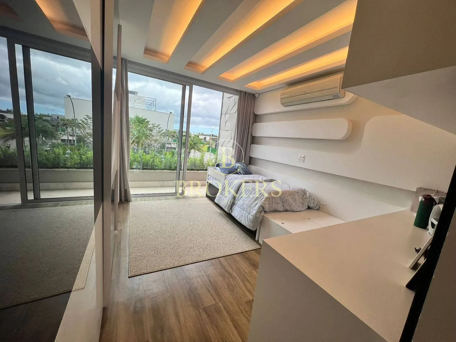 Luxo e sofisticação no Alphaville: Casa triplex mobiliada com 6 suítes, SPA e campo de futebol priv — foto 13