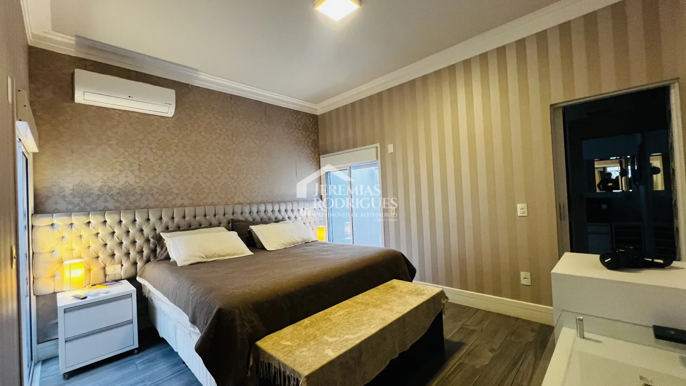 Casa à venda com 3 suítes no Condomínio Campos do Conde II Chambord em Tremembé/SP