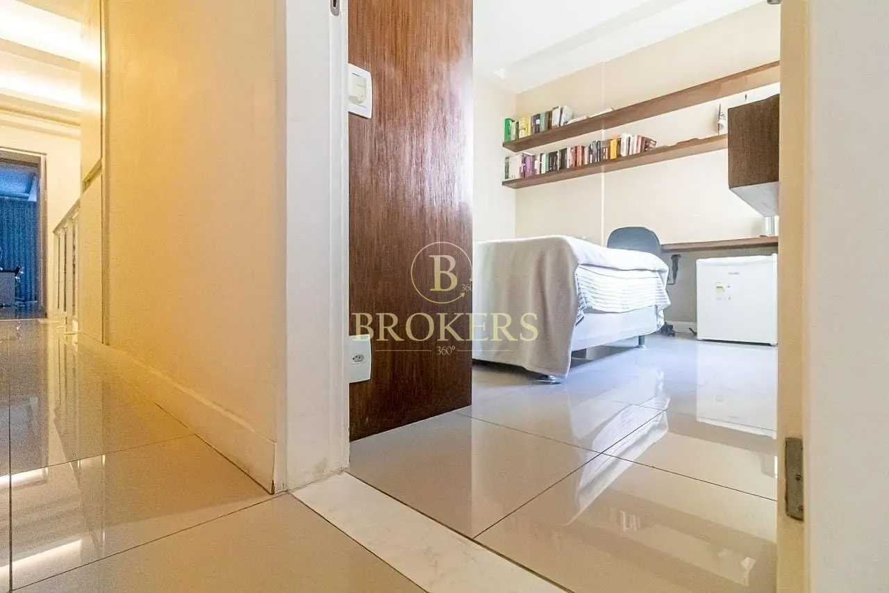 Apartamento à venda, Rua Miguel Lemos - Copacabana. Duplex modernizado, 3 quartos, sendo 1 suíte co