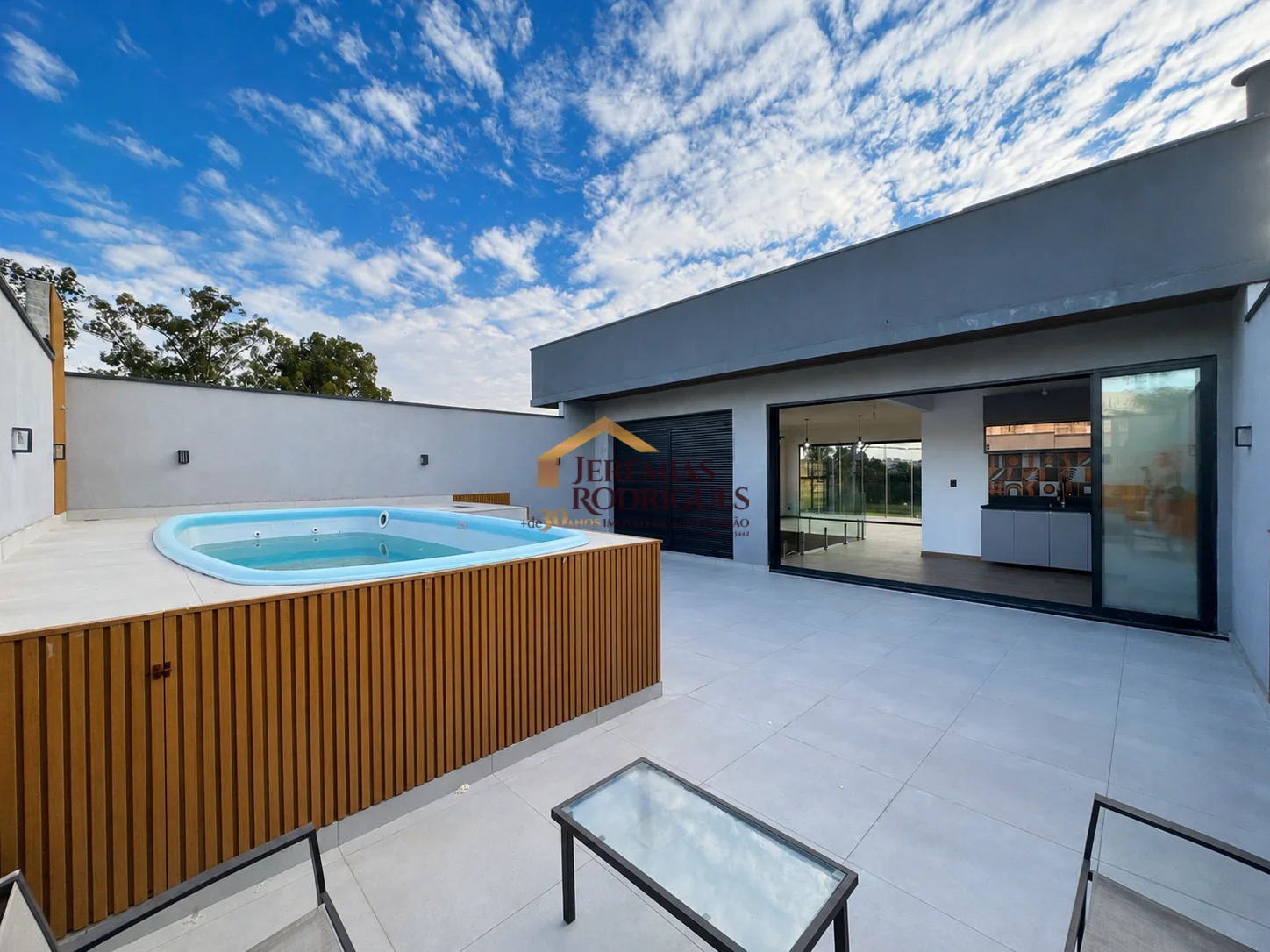 Casa para venda e locação no Condomínio Residencial Verdes Vales em Taubaté/SP.