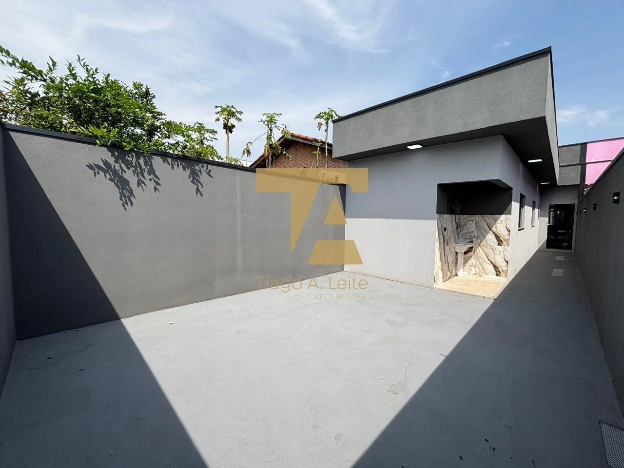 Casa com Quintal Amplo e 2 Quartos no bairro Cidade Nova