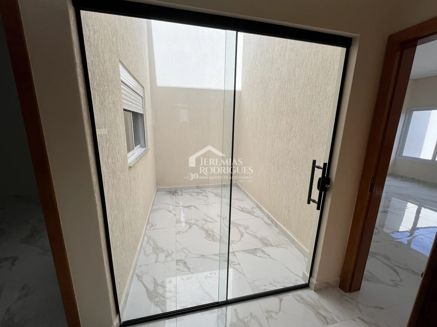 Casa com 3 dormitórios, 250,00 m² - Vila Suíça - Pindamonhangaba/SP.