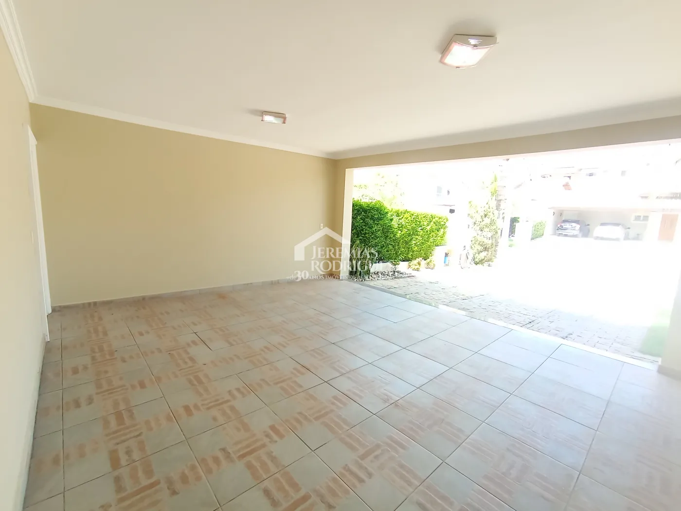 Casa para locação com 4 dormitórios no Condomínio Taubaté Village em Taubaté/SP.