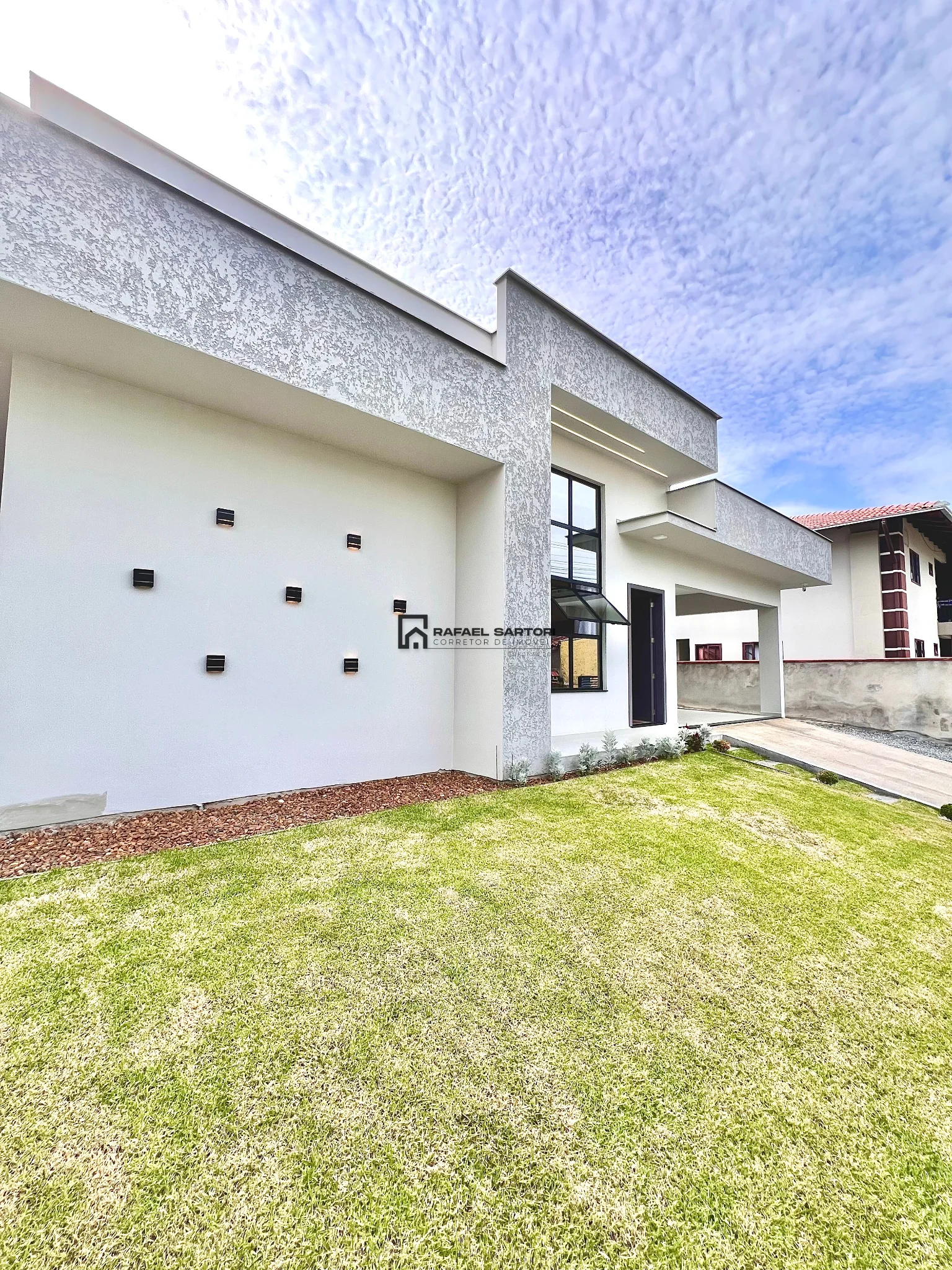 CASA COM 03 QUARTOS NA ILHA DA FIGUEIRA