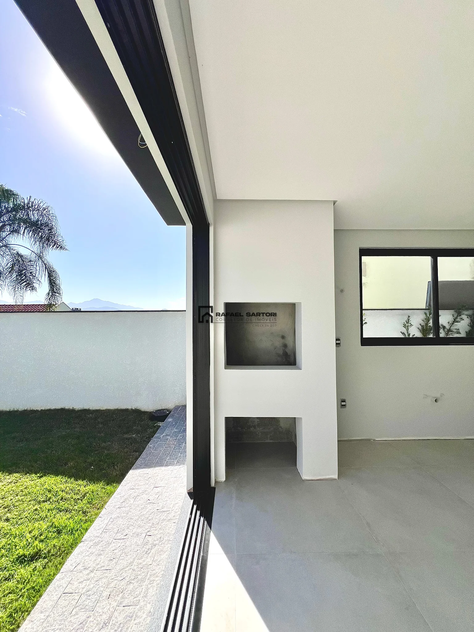 CASA COM 03 SUITES NO AMIZADE