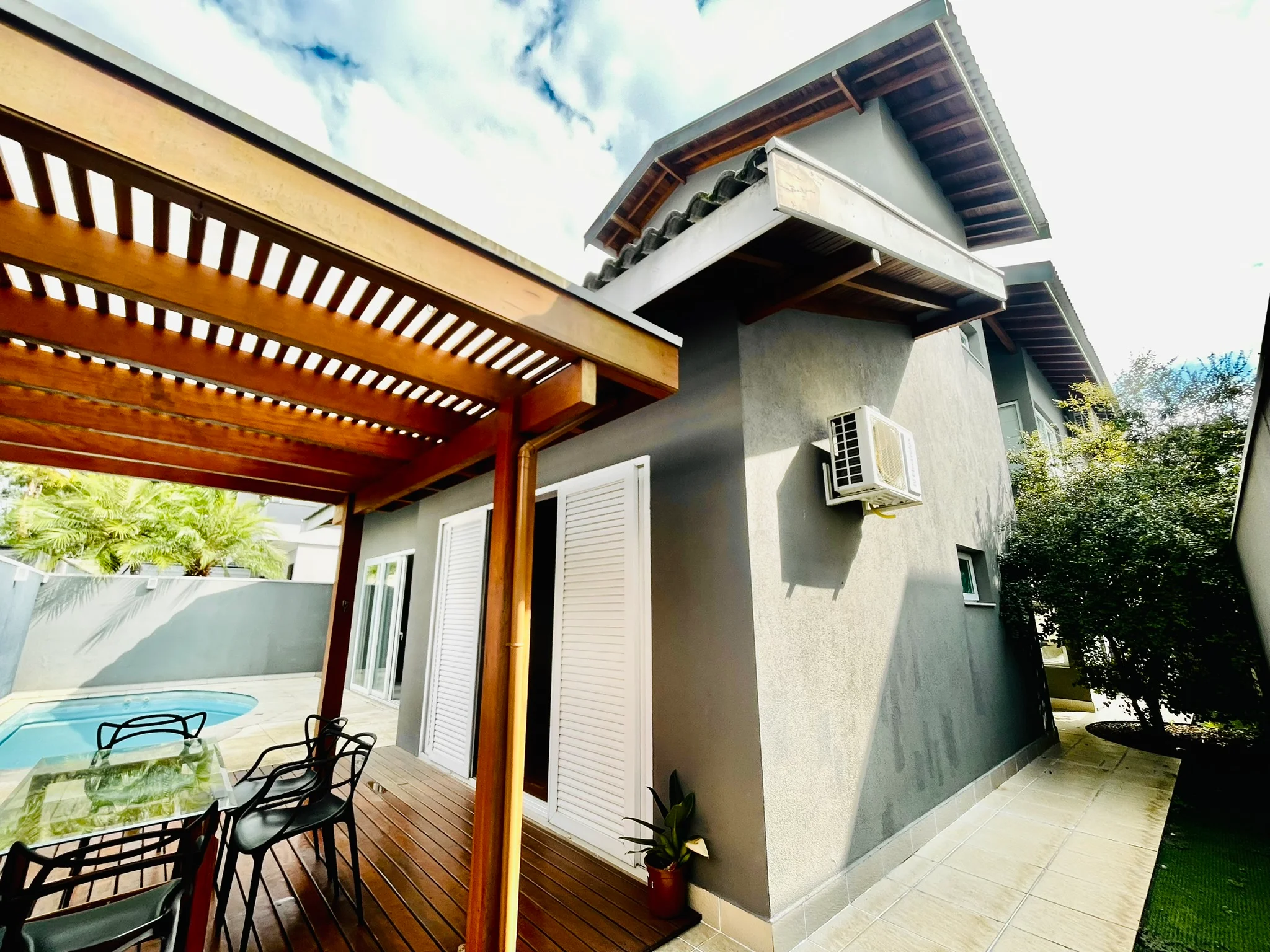 Casa à venda com 3 suítes no Condomínio Residencial San Marco em Taubaté/SP