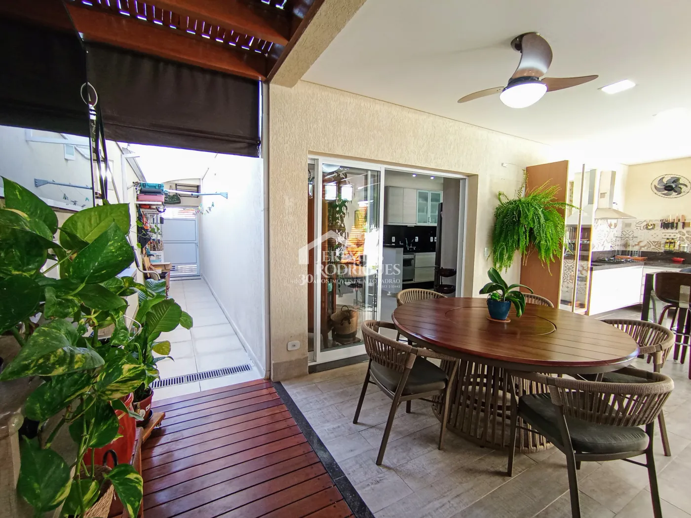 Casa para venda com 3 dormitórios no Condomínio Campos Do Conde II Versailles em Tremembé/SP