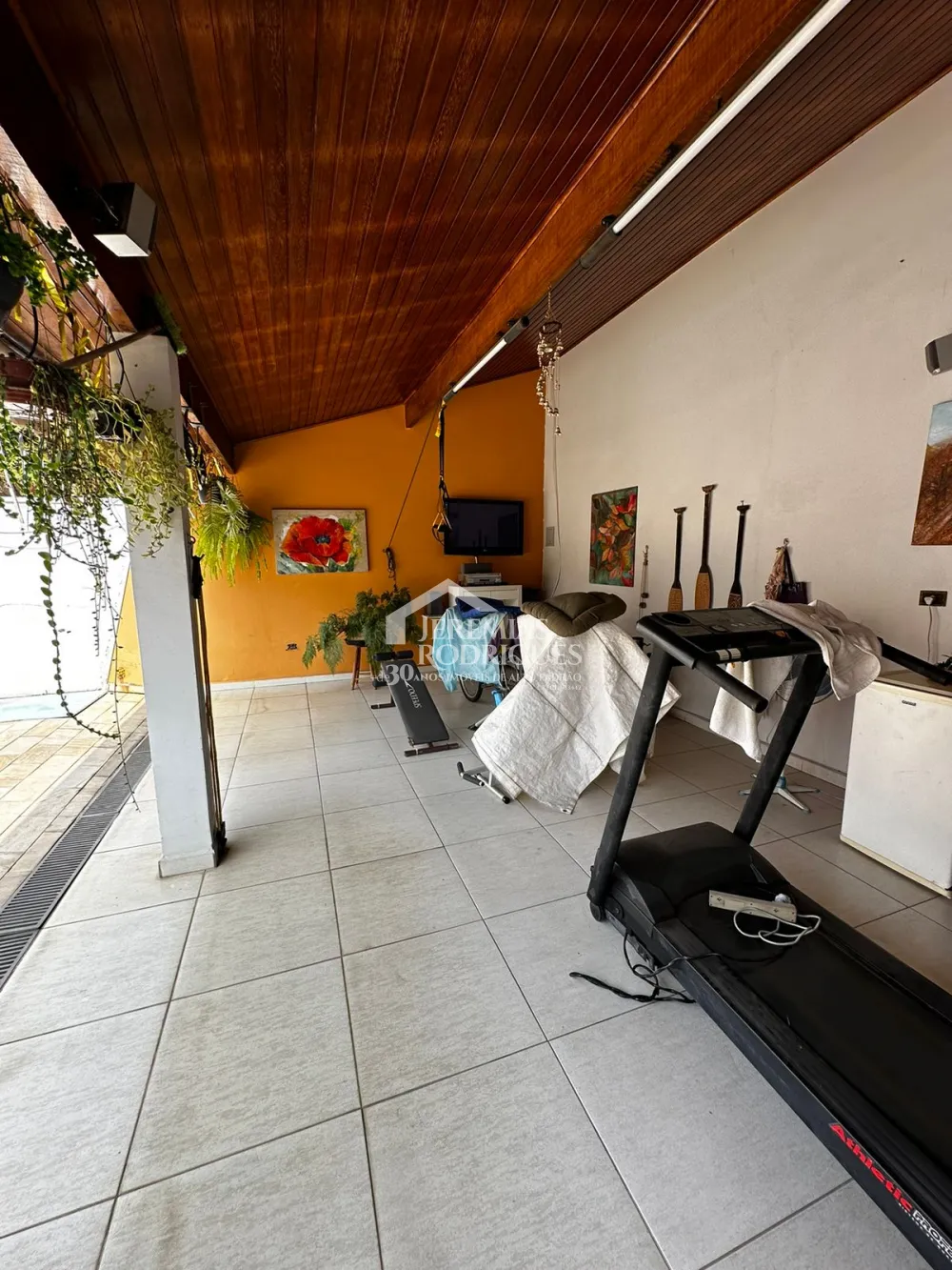 Casa à venda com 6 dormitórios no bairro Jardim das Nações em Taubaté/SP.