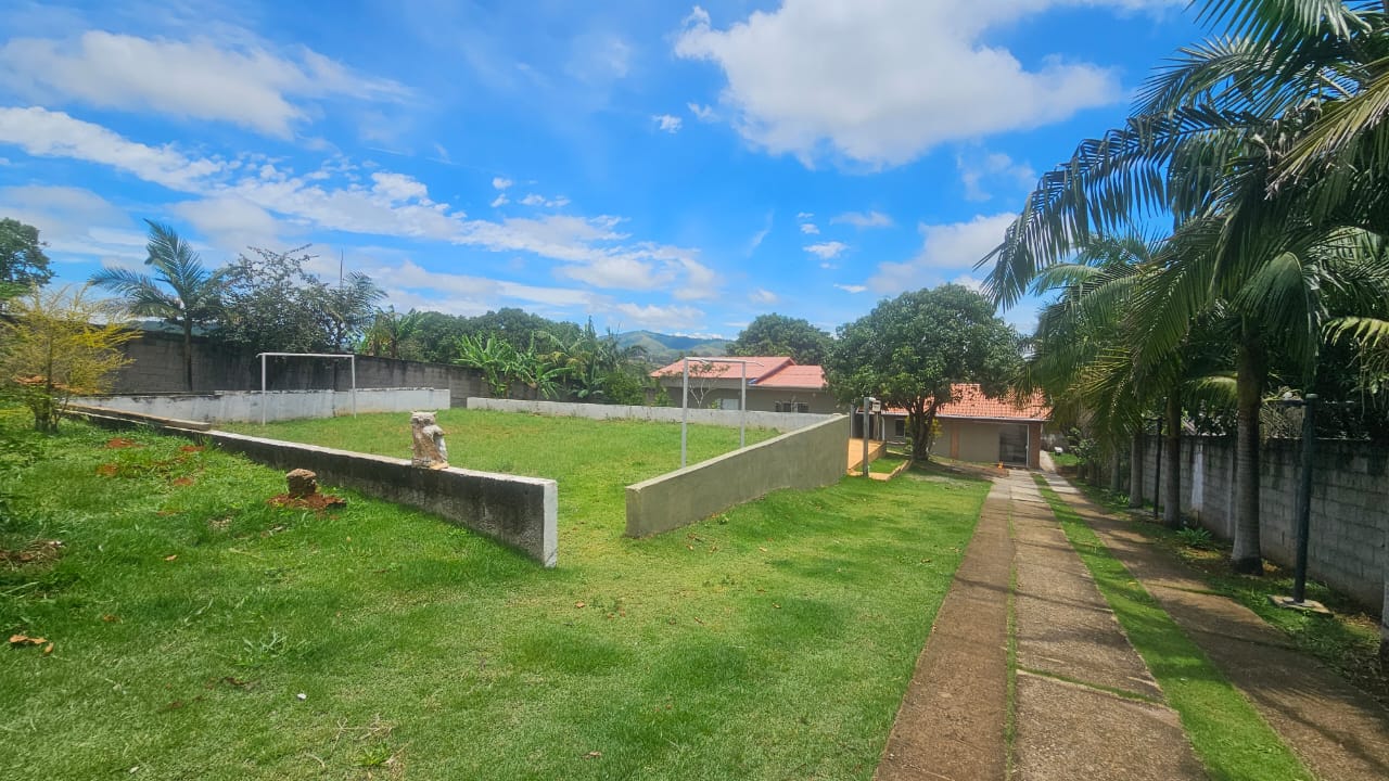 Chácara com 3 suítes, 300 m² - Chácara Ingrid - Taubaté/SP