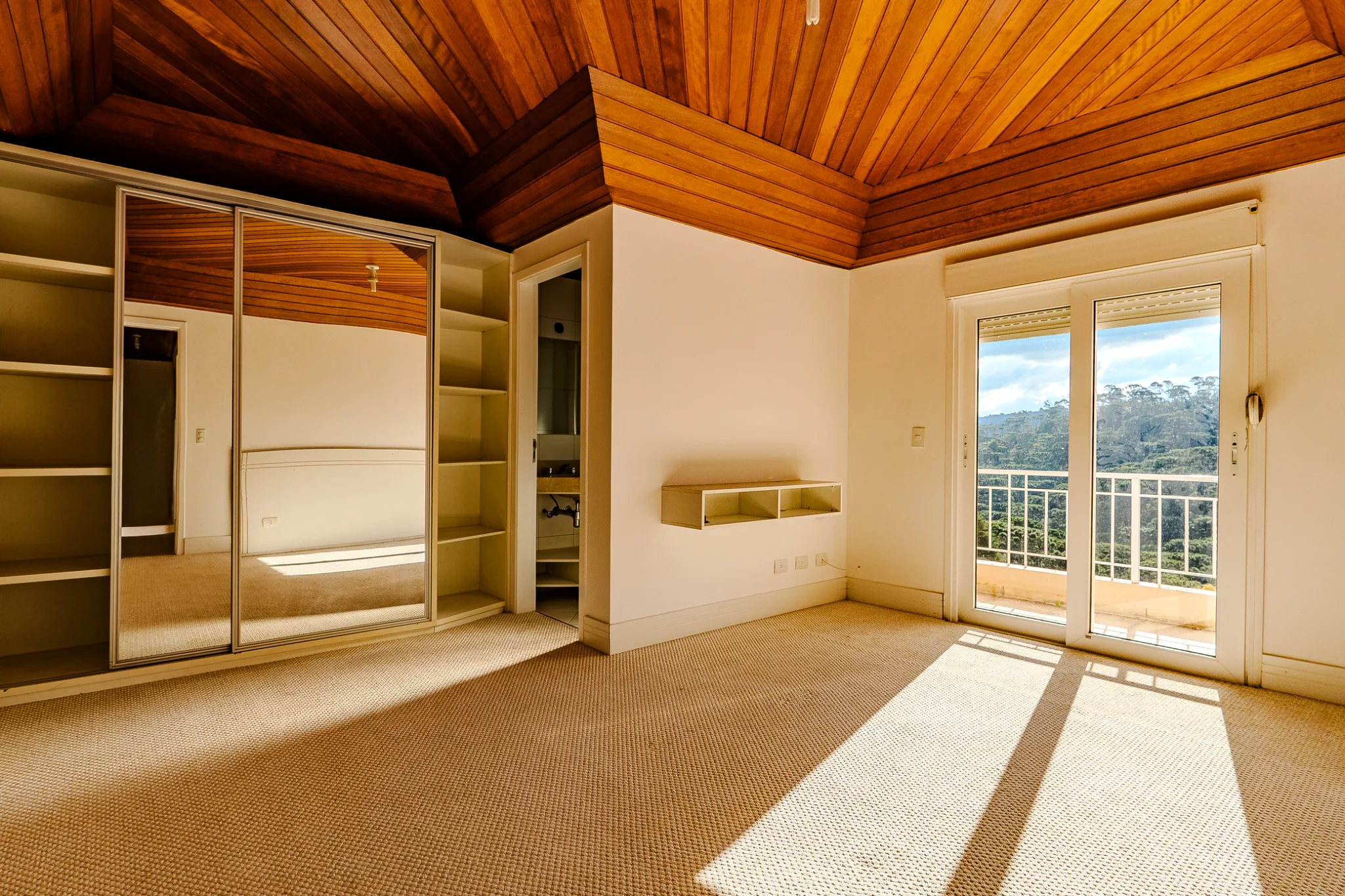Casa á venda no Condomínio Recanto do Sol em Campos do Jordão/SP.