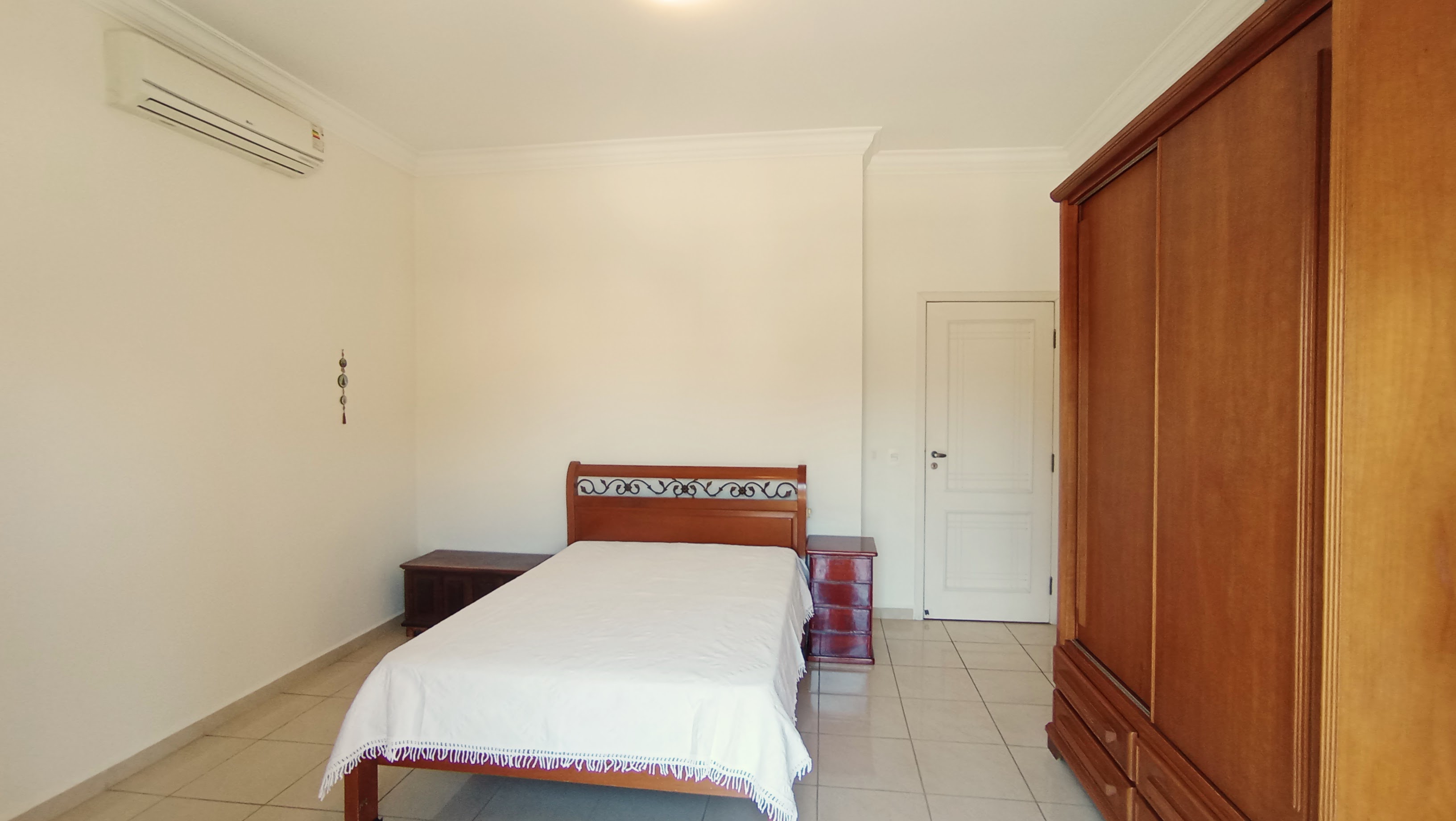 Casa à venda com 4 dormitórios no Condomínio Taubaté Village em Taubaté/SP.