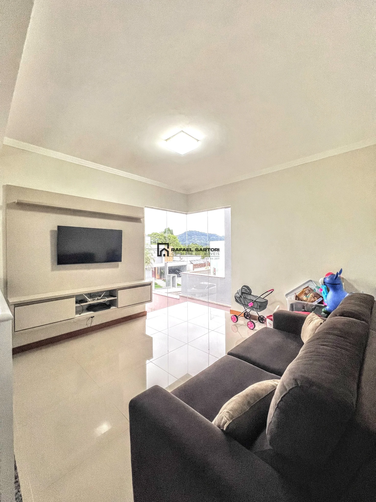 CASA COM 04 SUITES NO AMIZADE