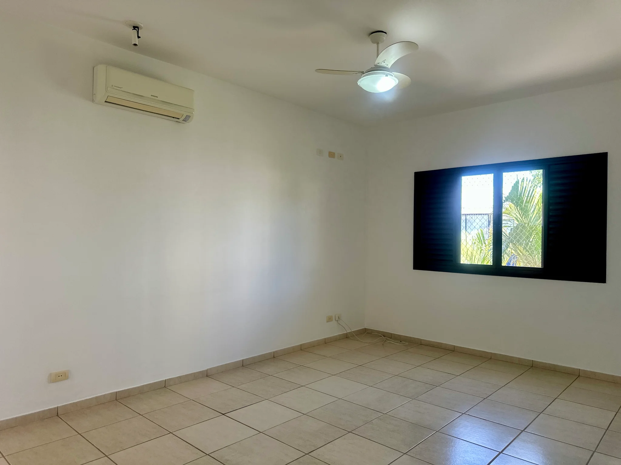 Casa para venda e locação no Condomínio Taubaté Village em Taubaté/SP.