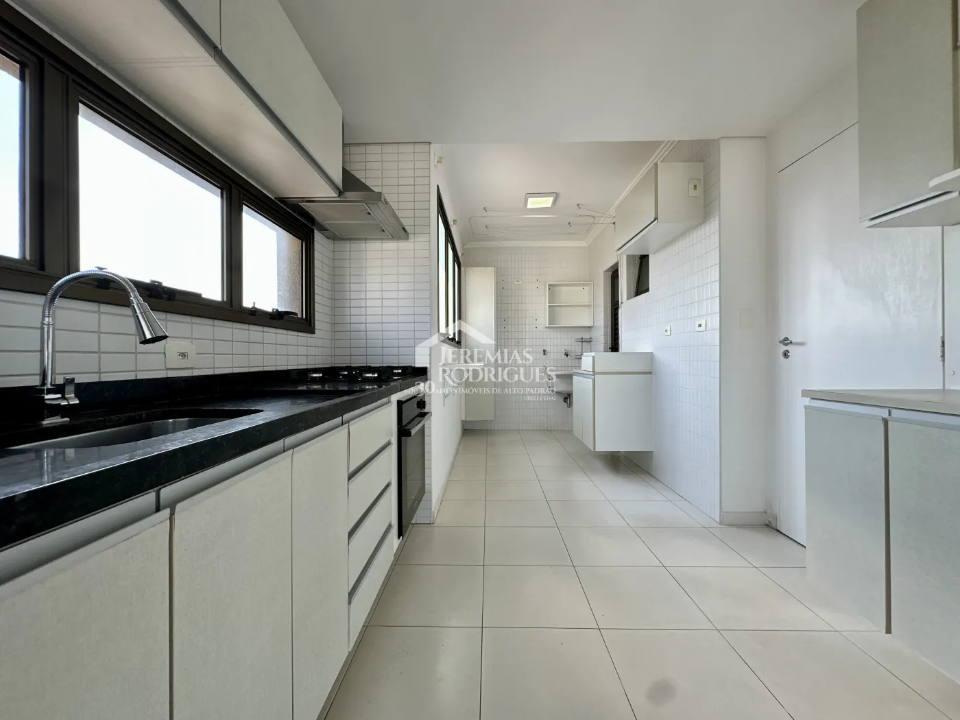 Apartamento com 3 dormitórios, 125 m² - Edifício Jabuticabeiras - Taubaté/SP.