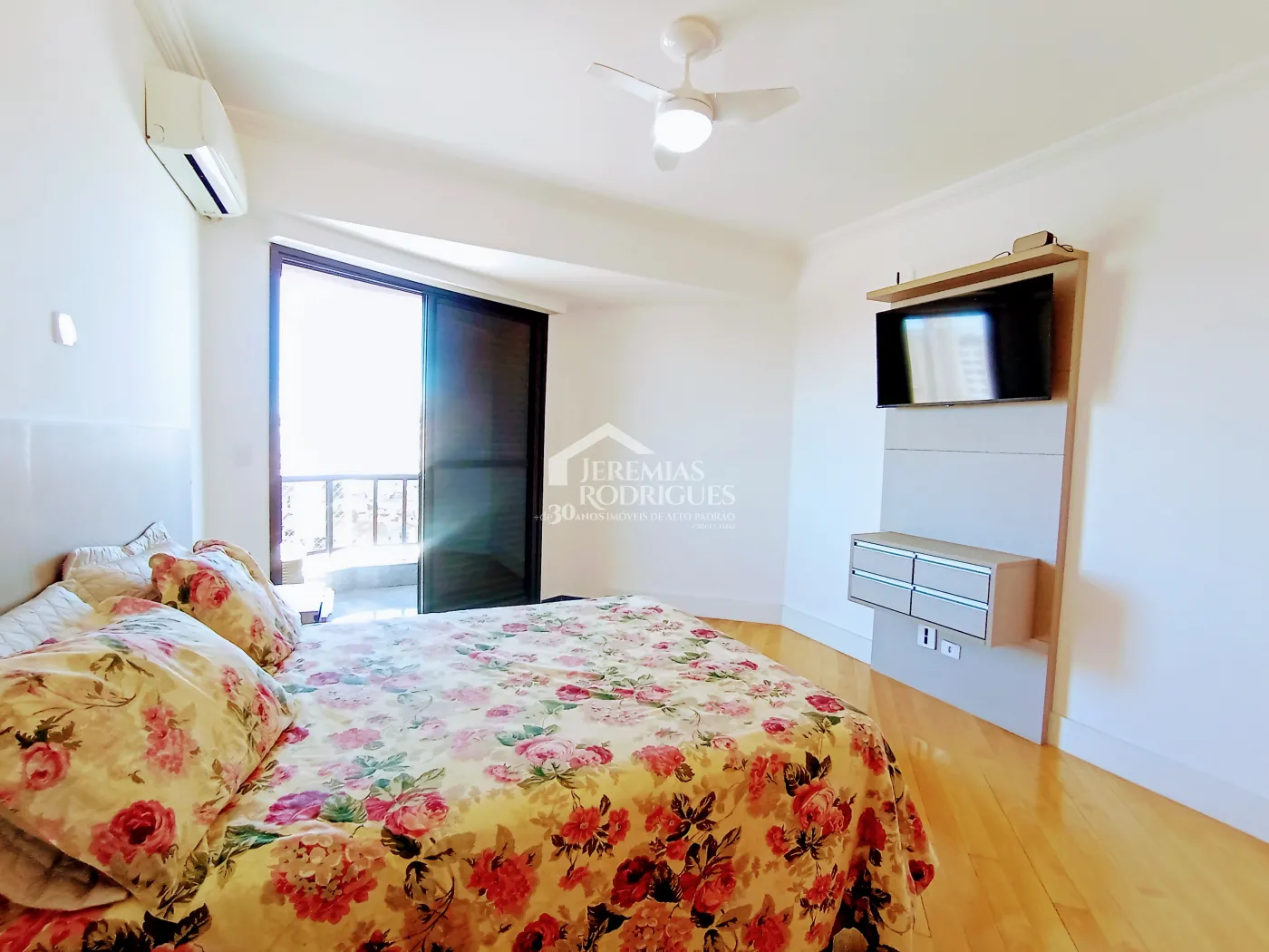 Apartamento para venda com 2 suítes no Edifício Rosa Abirached em Taubaté/SP