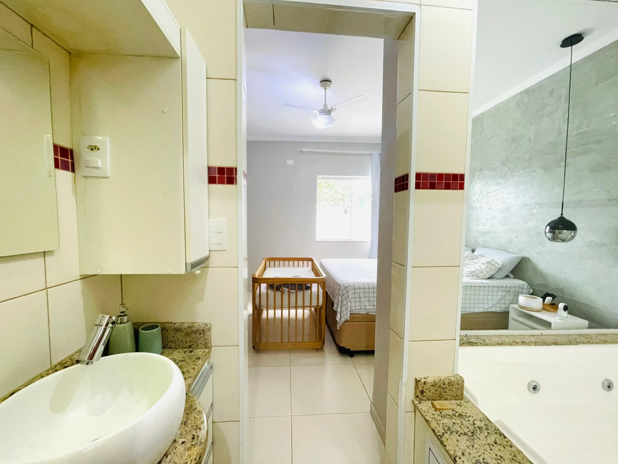 Casa à venda com 3 dormitórios no Condomínio Campos do Conde II em Tremembé/SP. 