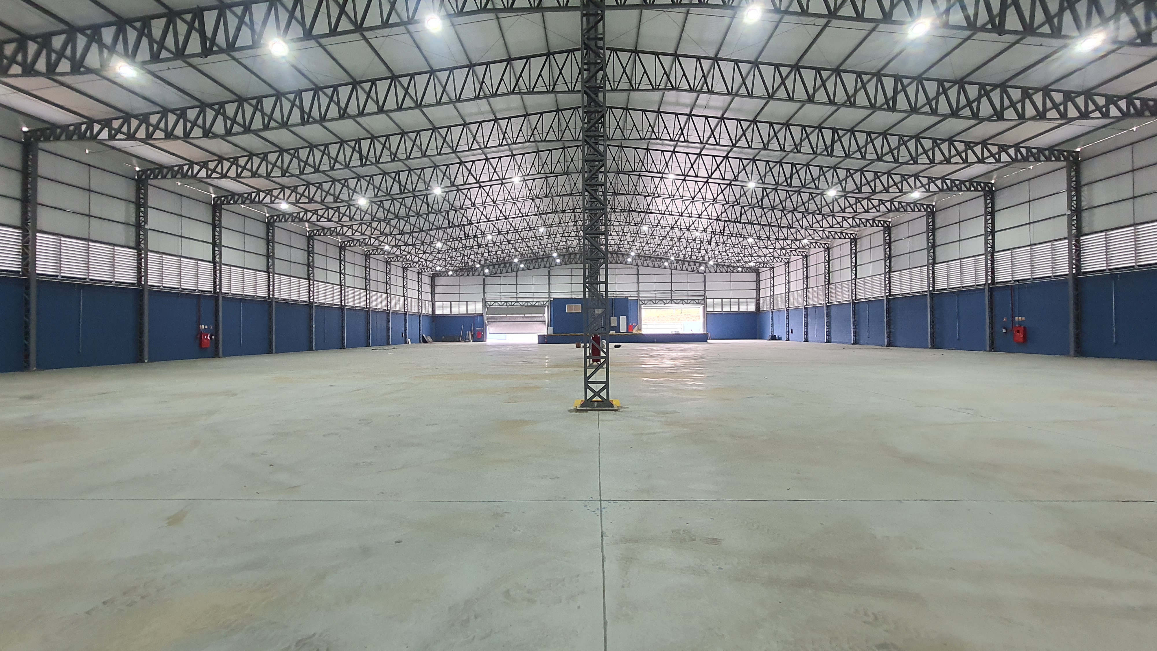 Galpão para locação com 3.900 m² no bairro Santa Luzia, na rodovia pres. Dutra em Caçapava/SP.  