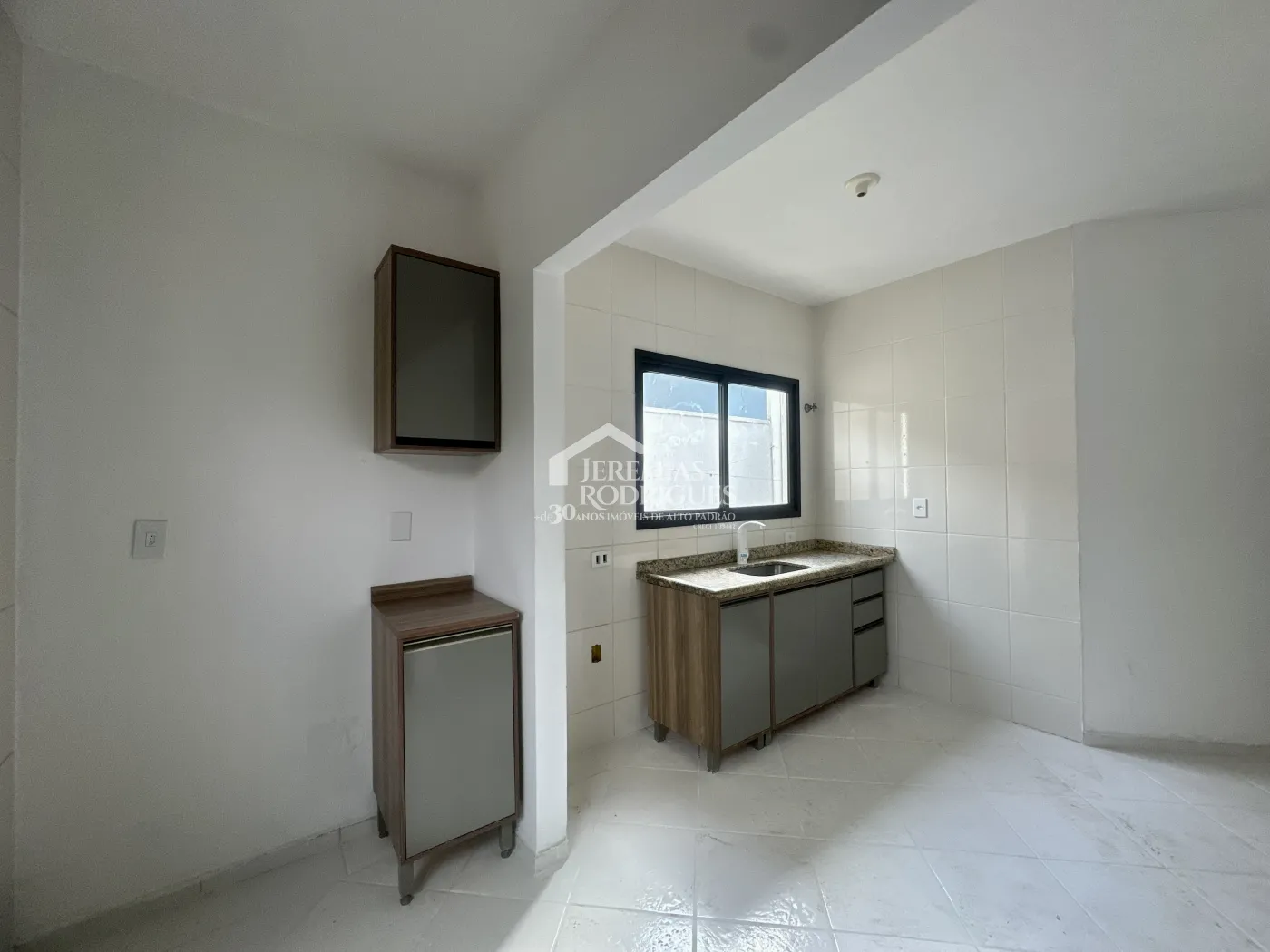 Casa para venda e locação com 4 dormitórios no Condomínio Alto dos Pinheiros em Taubaté/SP.