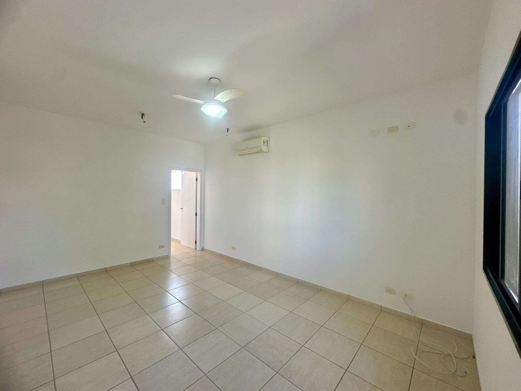 Casa para venda e locação no Condomínio Taubaté Village em Taubaté/SP.