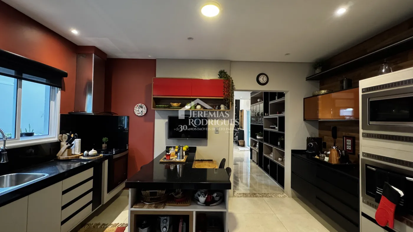 Casa para locação com 3 suítes no Condomínio Reserva dos Lagos em Pindamonhangaba/SP.