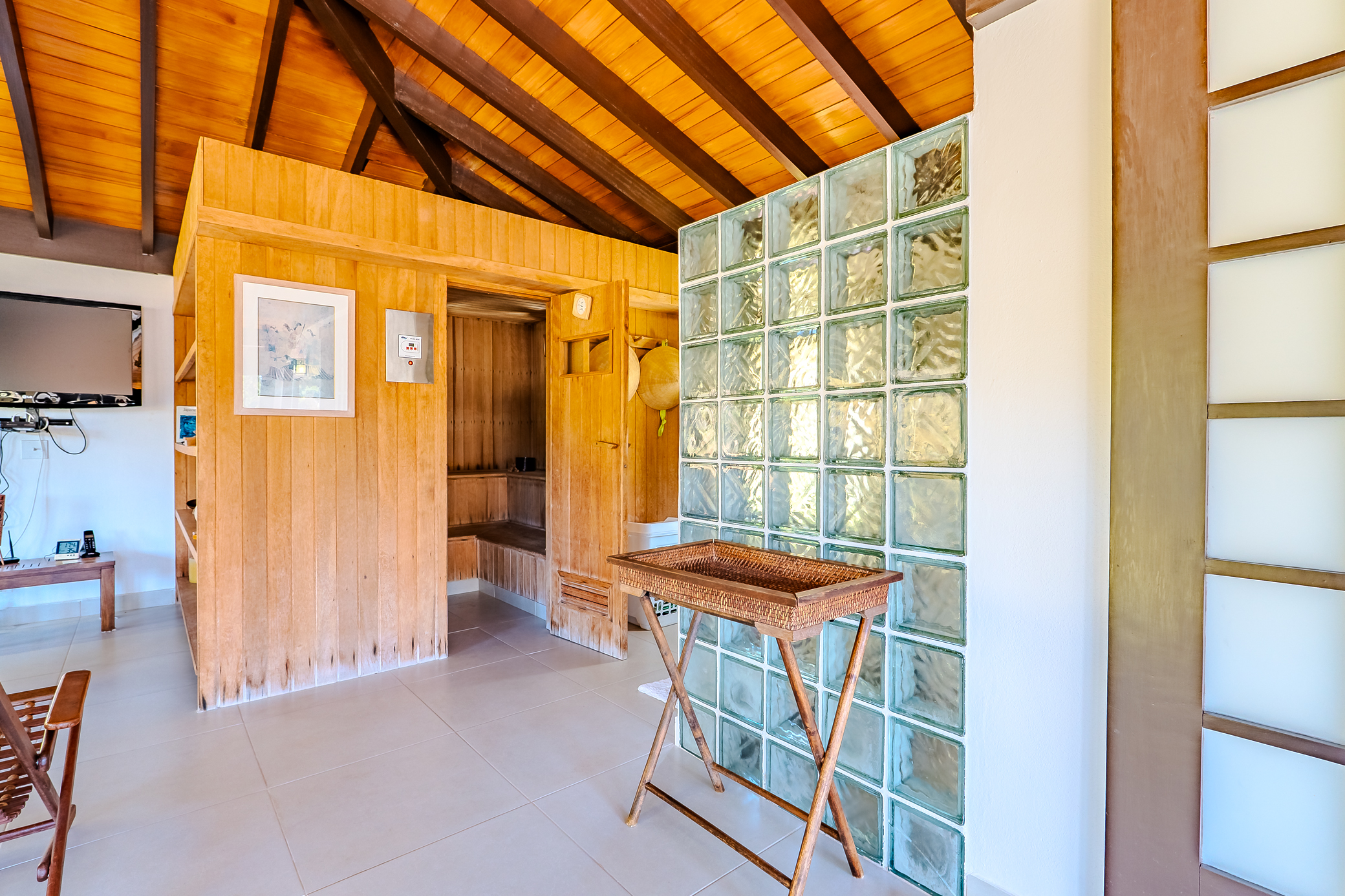 Mansão à venda com 7 suítes no Condomínio Vila Simonsen em Campos do Jordão/SP.