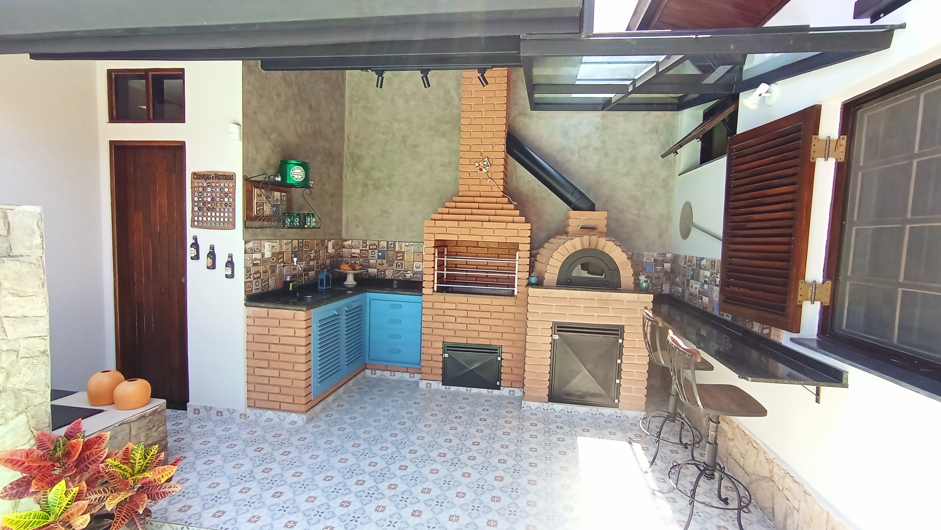 Casa à venda com 3 dormitórios no bairro Jardim do Sol em Taubaté/SP.