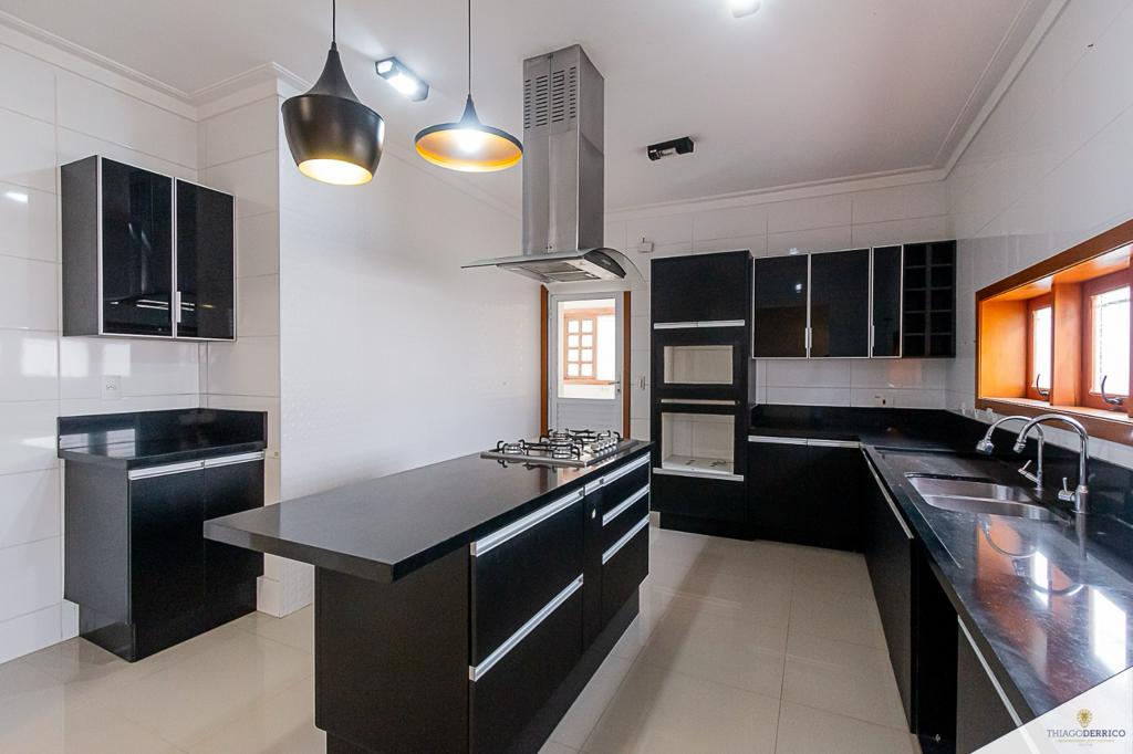 Casa para venda e locação com 4 dormitórios no Condomínio Colonial Village I em Pindamonhangaba/SP.