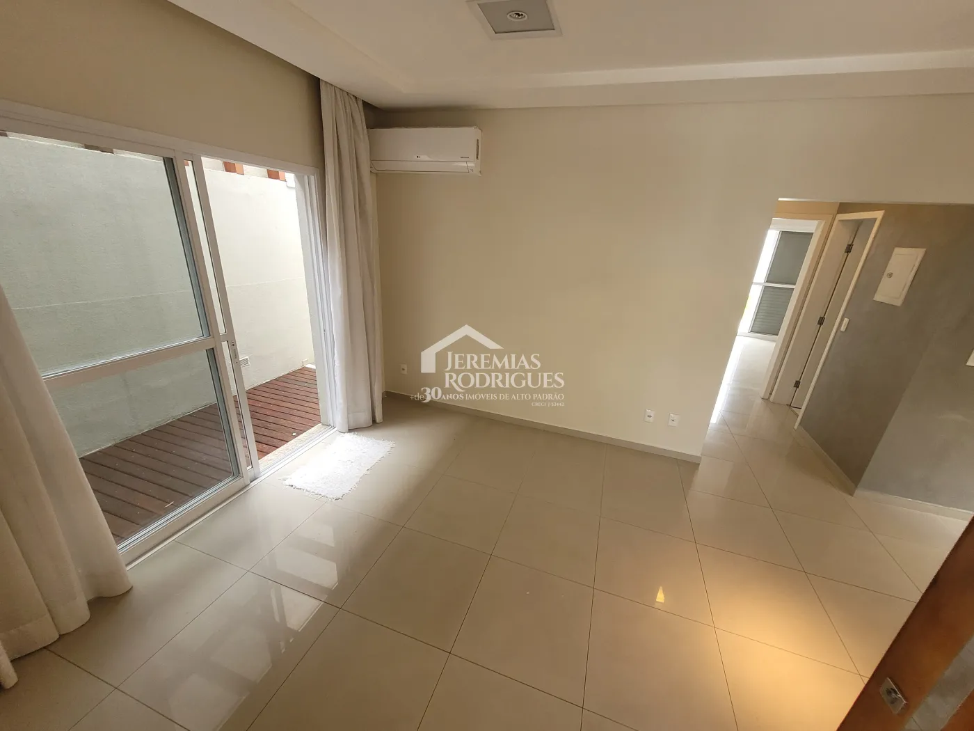 Casa para venda e locação com 3 dormitórios no Condomínio Campos do Conde I em Tremembé/SP